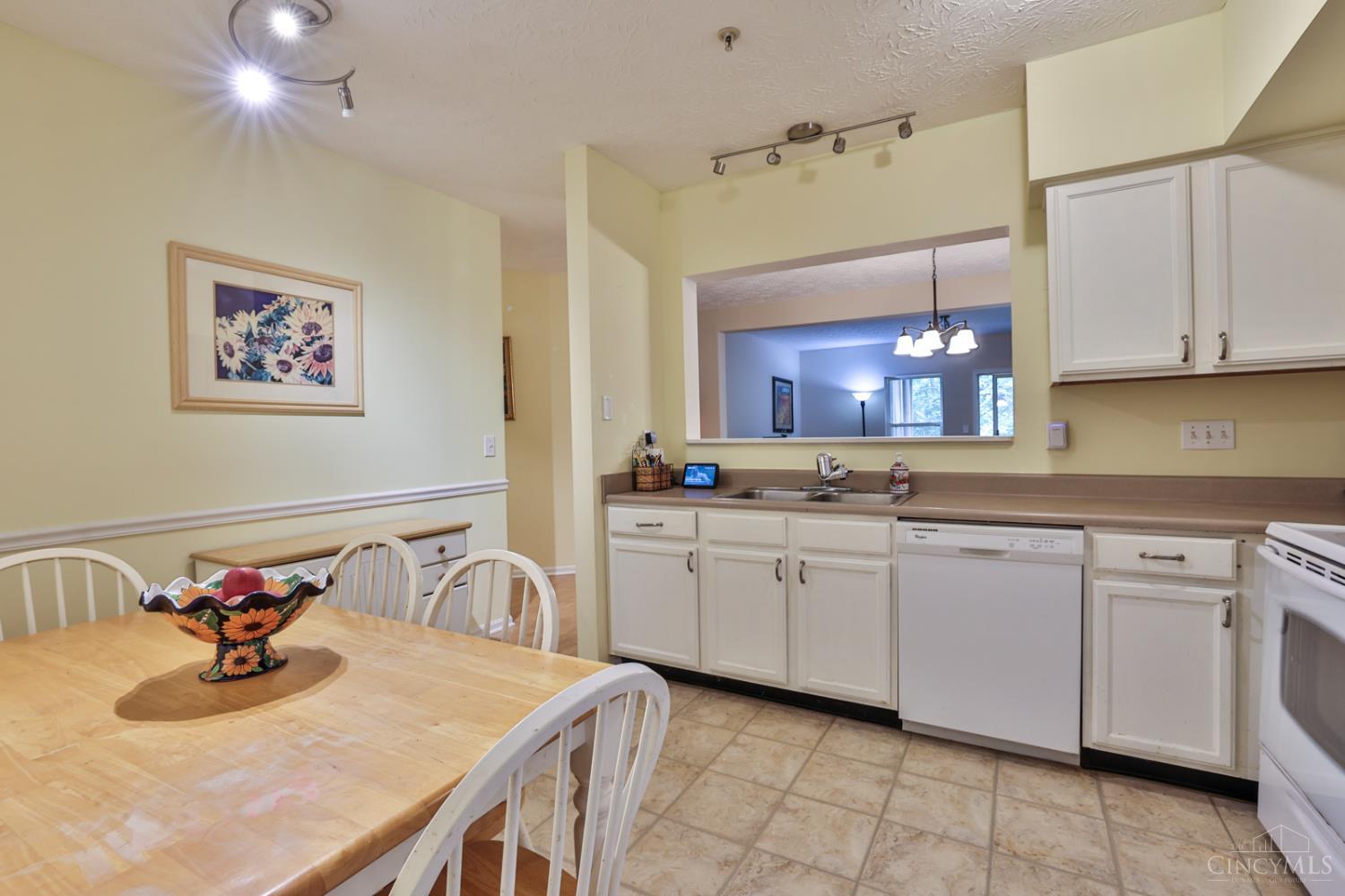 301 Fencerail Way #B, Milford, Ohio image 13
