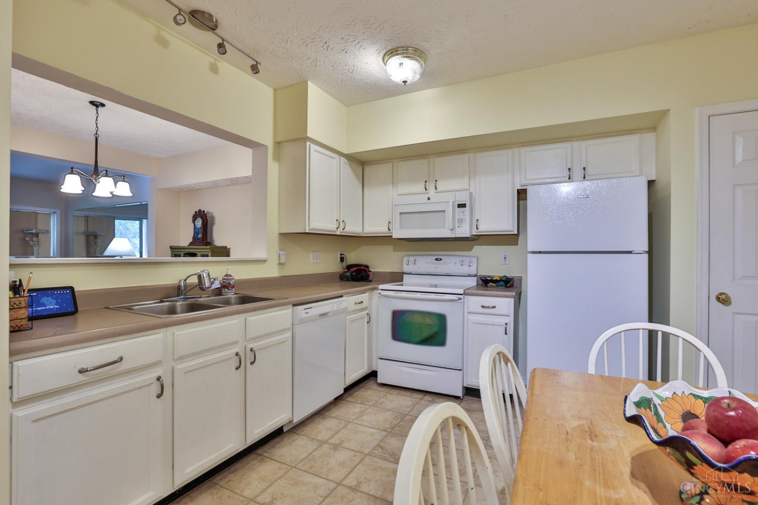 301 Fencerail Way #B, Milford, Ohio image 11
