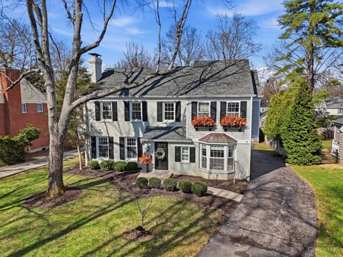 Photo of 6710 Miami Bluff Drive, Mariemont, OH 45227 (MLS # 1869545)