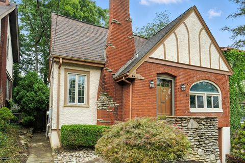Photo of 2922 Utopia Place, Cincinnati, OH 45208 (MLS # 1855610)