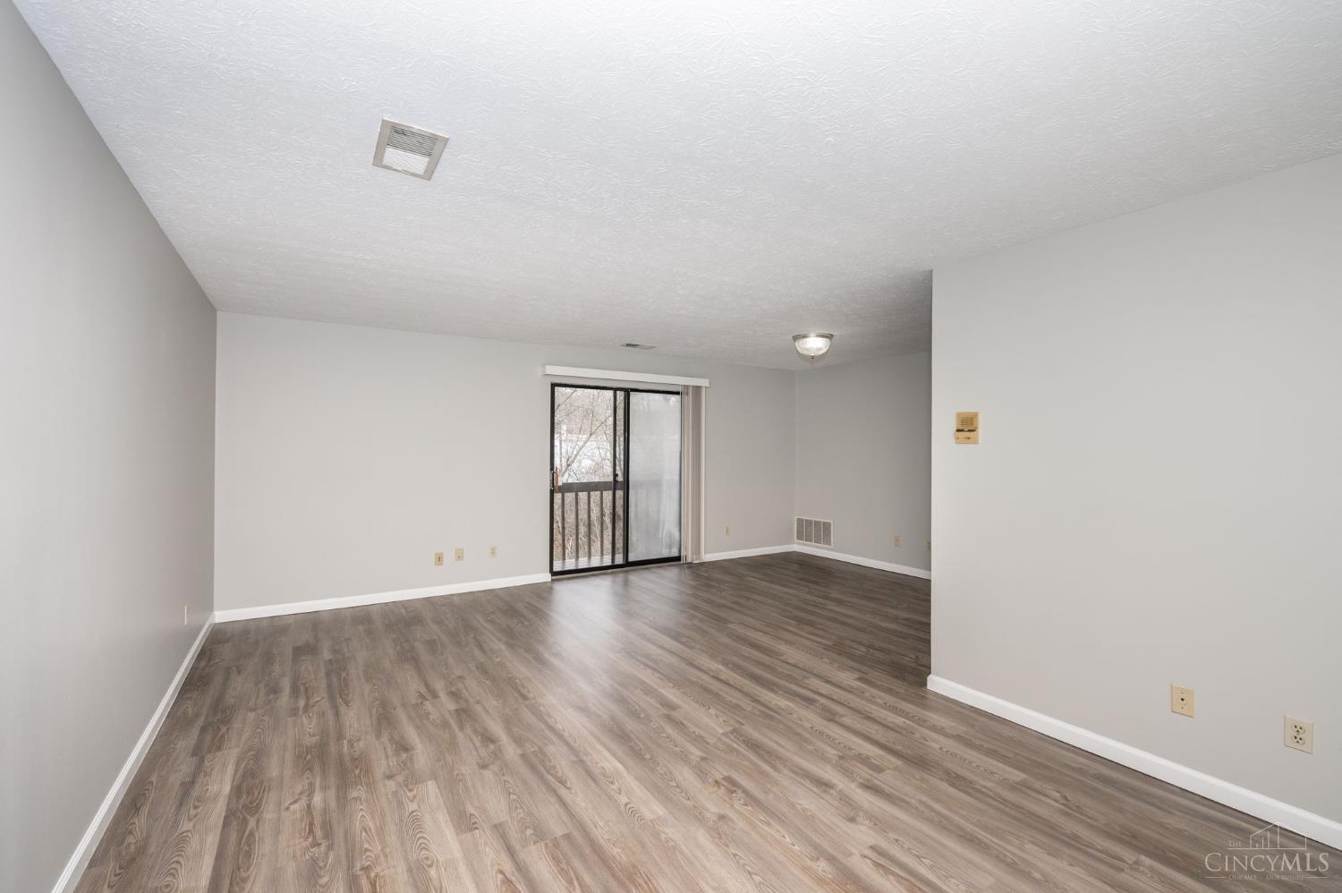 7240 Creekview Drive 7