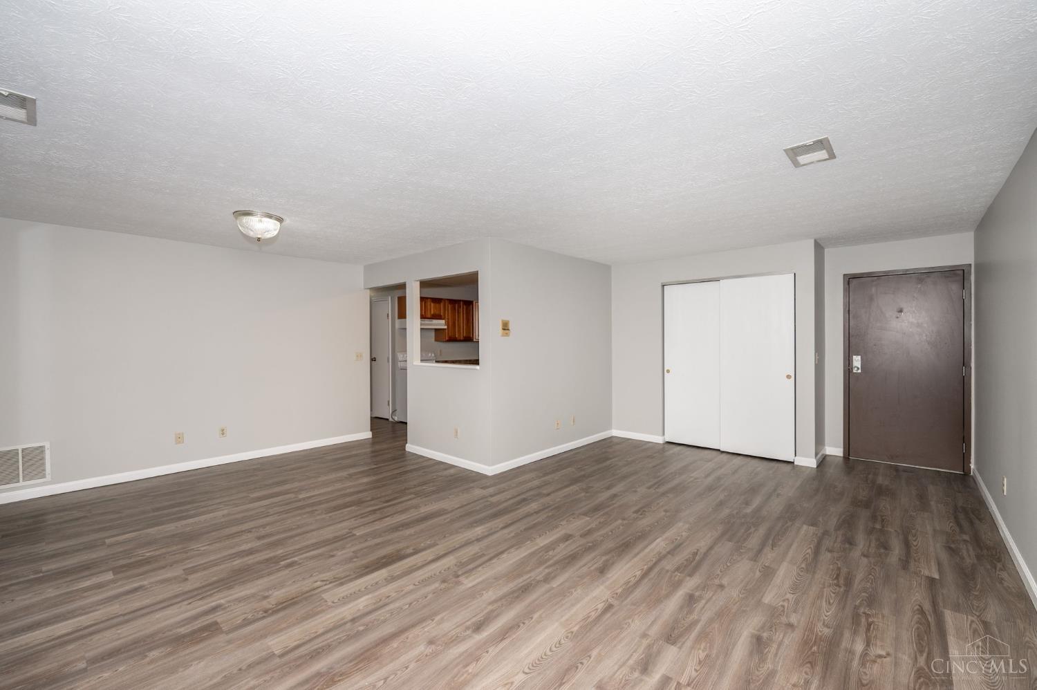 7240 Creekview Drive 7