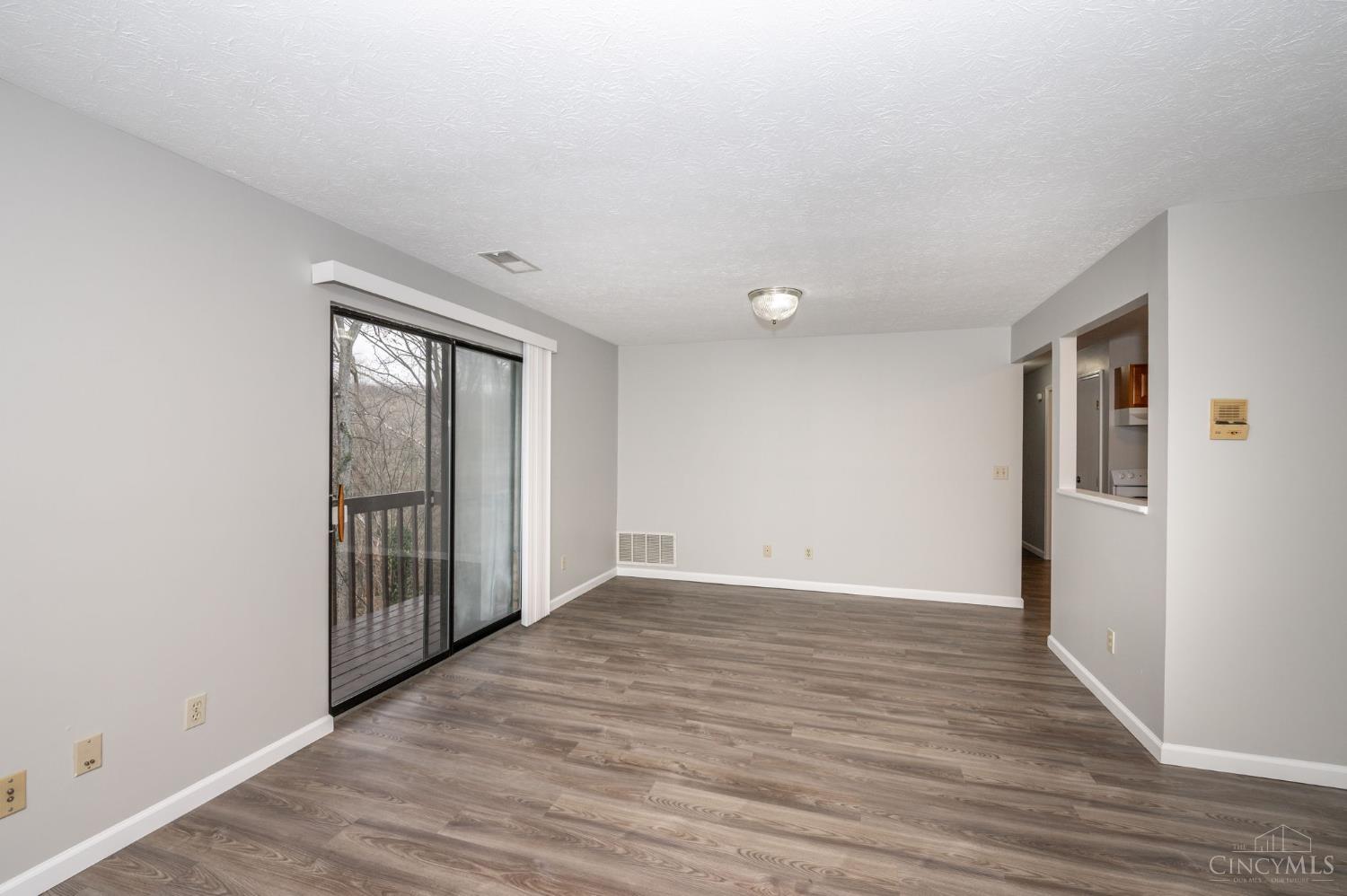 7240 Creekview Drive 7