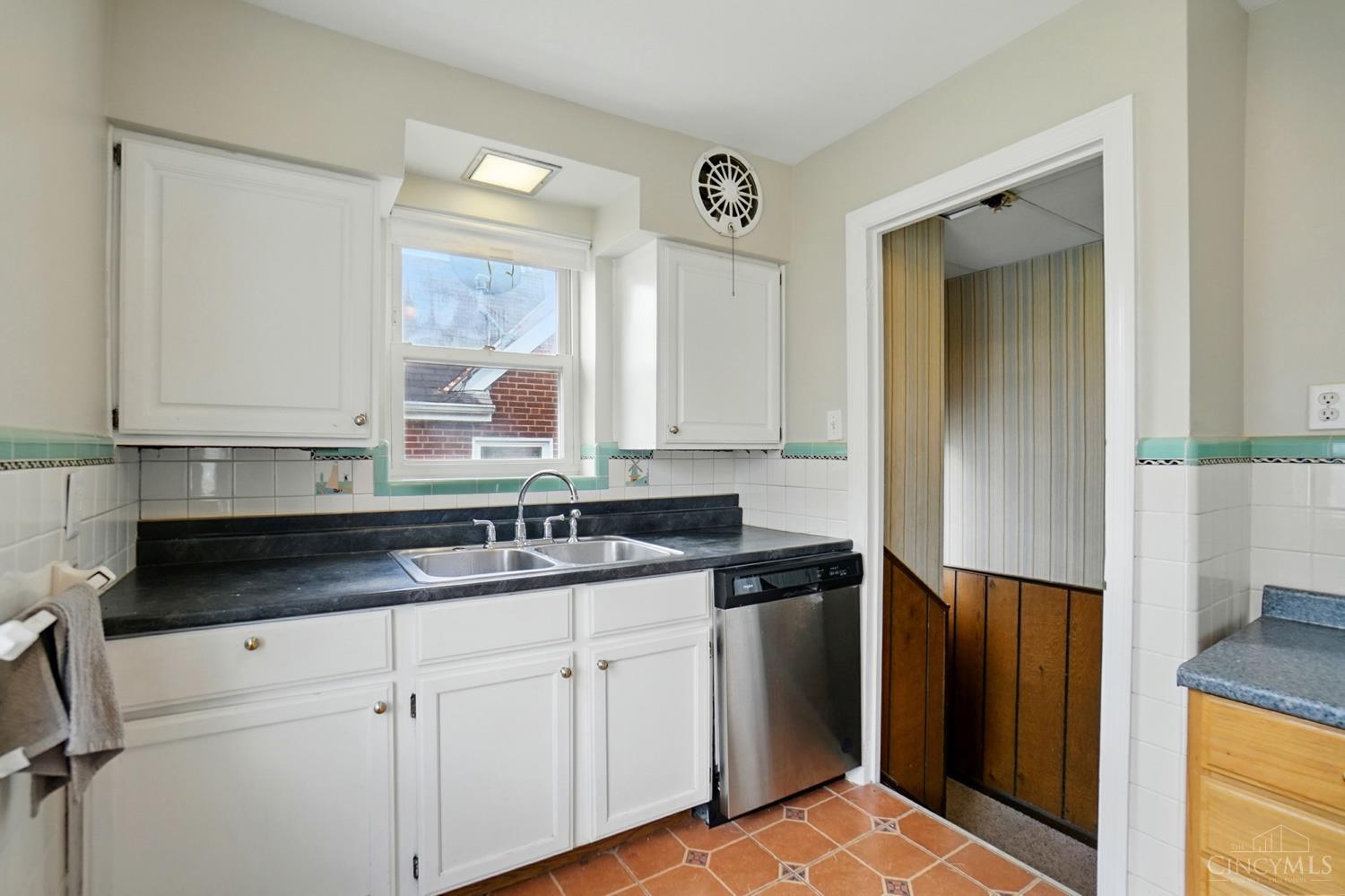 4273 Dartmouth Drive, Cincinnati, Ohio image 12