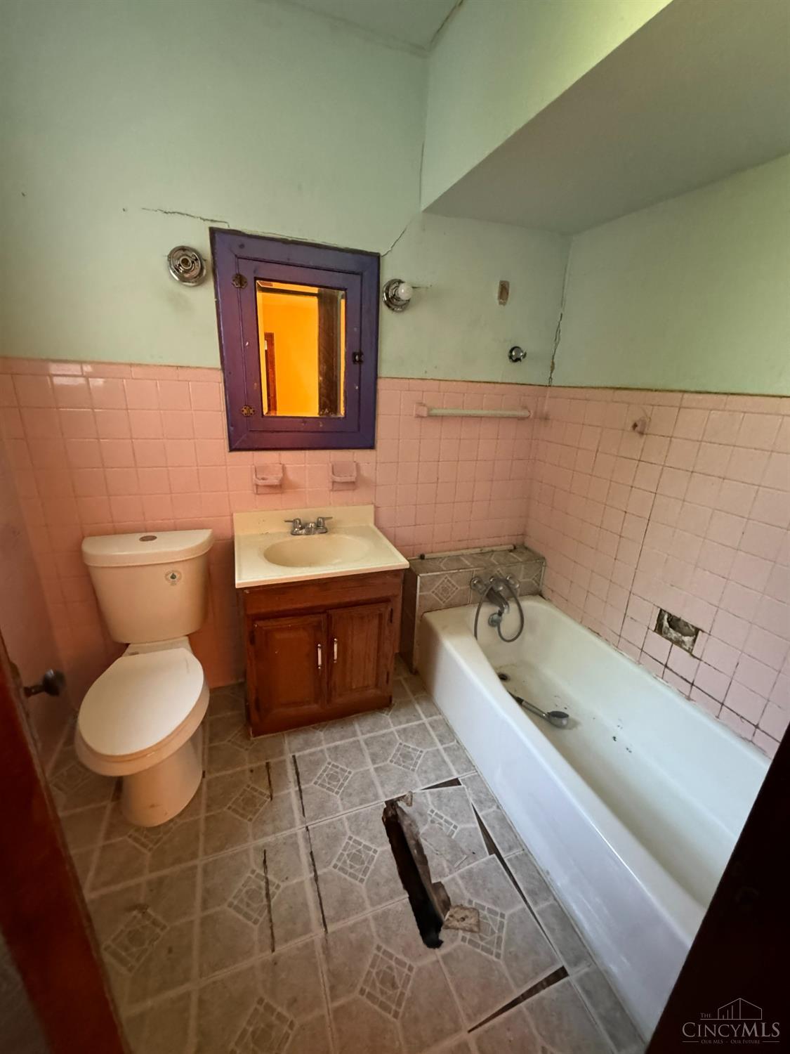 Cincinnati, Ohio 45225, United States, 2 Bedrooms Bedrooms, ,1 BathroomBathrooms,Residential,Active,237915