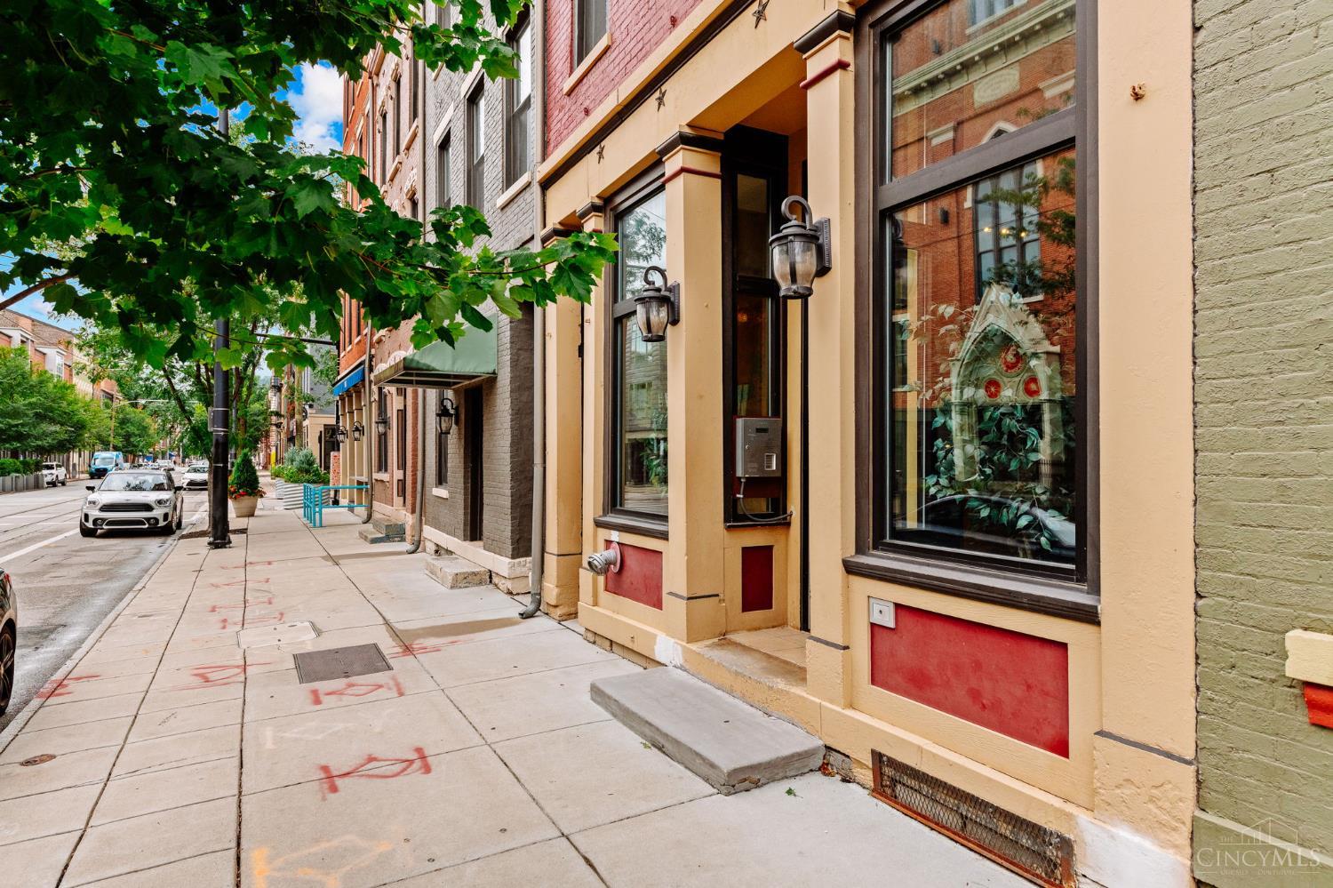 1432 Race Street 203