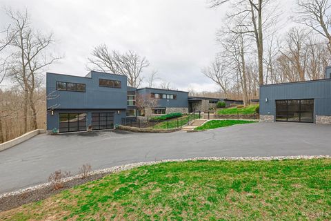 Photo of 311 Ritchie Avenue, Wyoming, OH 45215 (MLS # 1871497)