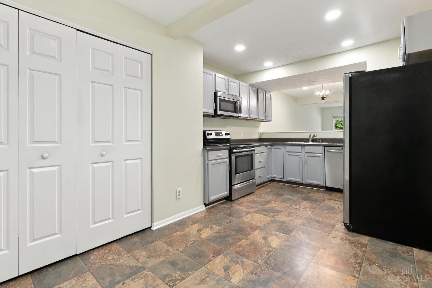 7576 Lake Pointe