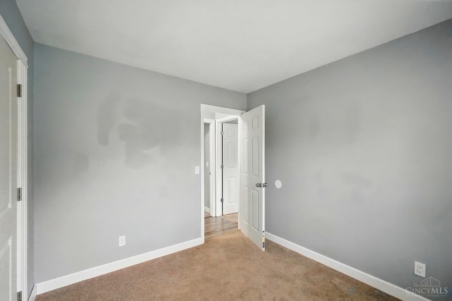 9002 Orangewood Drive, Colerain Twp, Ohio image 10