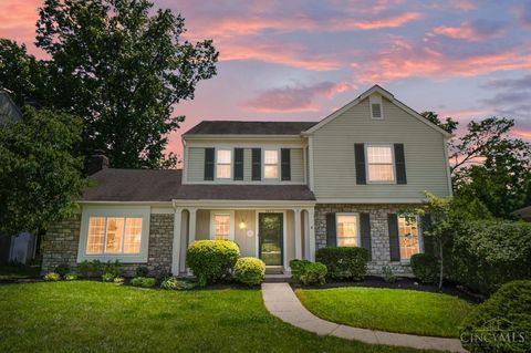 Photo of 7813 Meadowcreek Drive, Cincinnati, OH 45244 (MLS # 1879344)