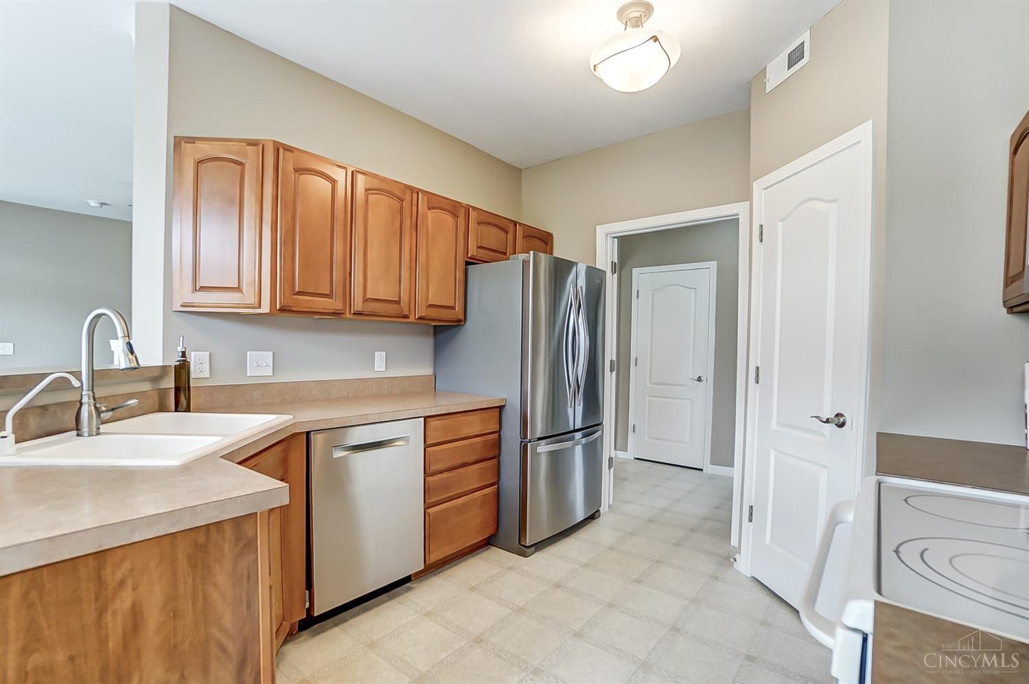 6672 Adena Circle, Hamilton Twp, Ohio image 10