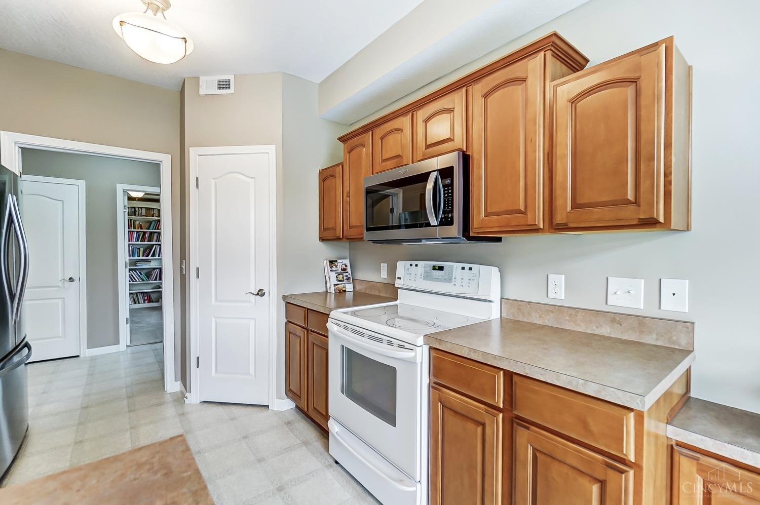 6672 Adena Circle, Hamilton Twp, Ohio image 9
