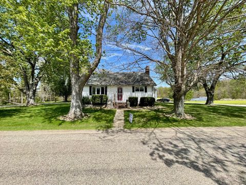 Homes For Sale - 18049 Stone Church Road<br/> Laurel, IN 47024