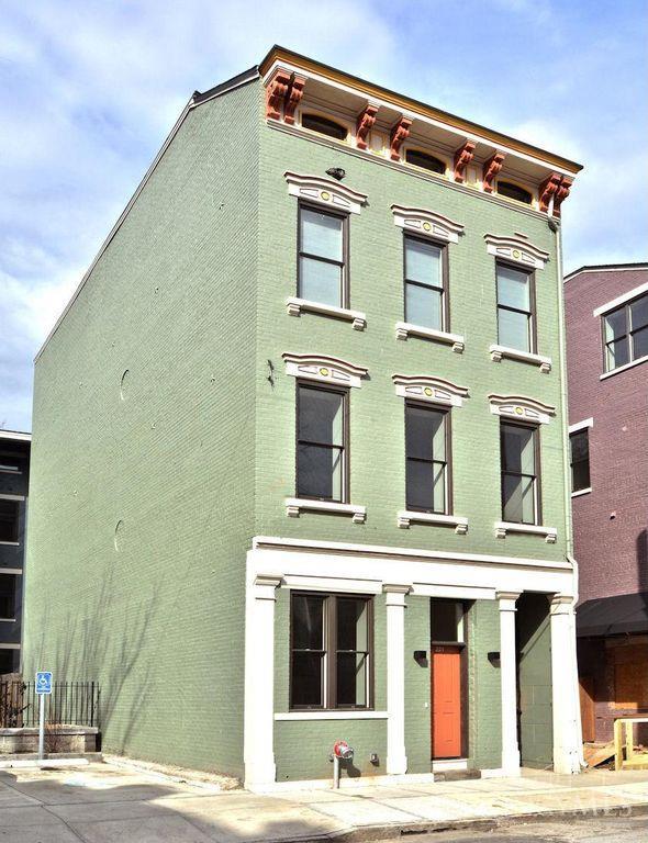 122 W Fifteenth St 222