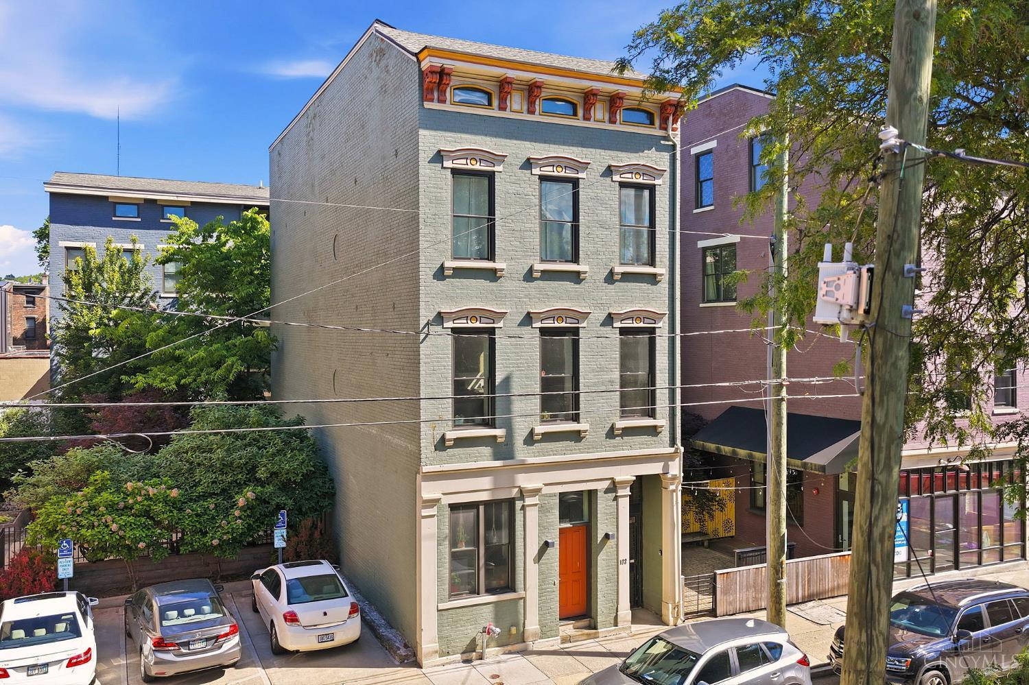 122 W Fifteenth St 222