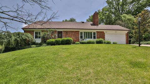 Single Family Residence in Wyoming OH 1230 Forest Court.jpg