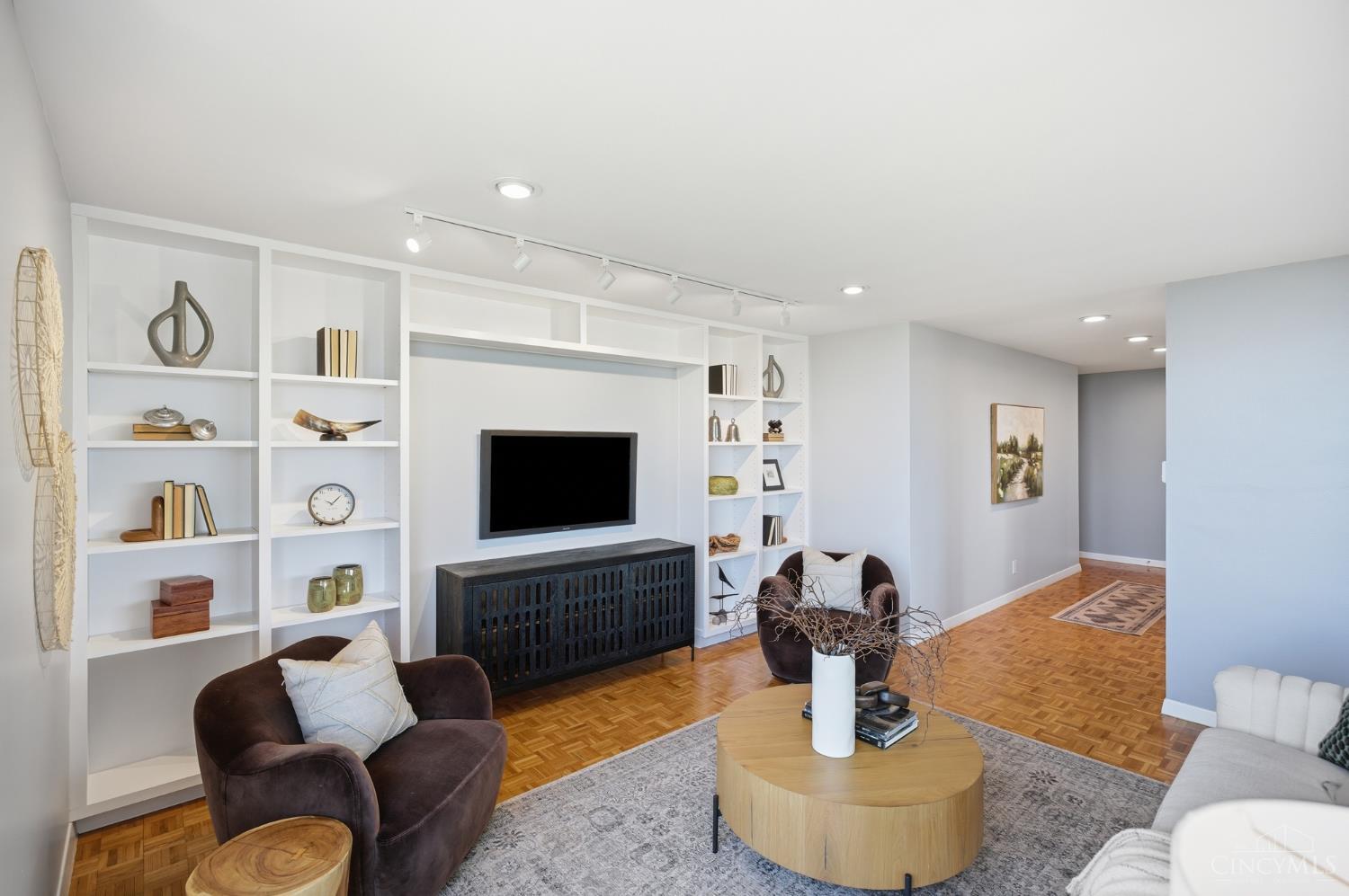 2324 Madison Road 1608