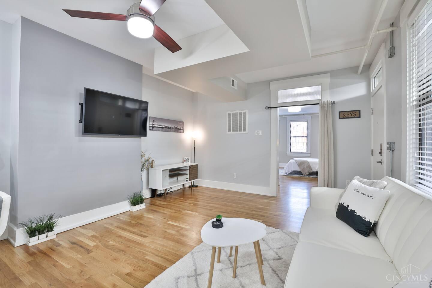 1407 Vine Street 303