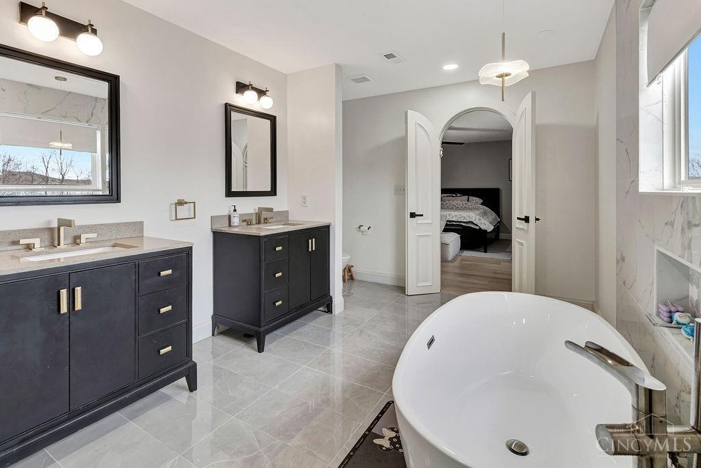 8264 Sea Mist Court, West Chester, Ohio image 25