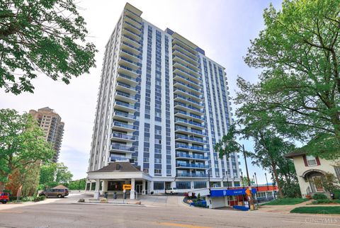 Photo of 2200 Victory Parkway #2103, Cincinnati, OH 45206 (MLS # 1870320)