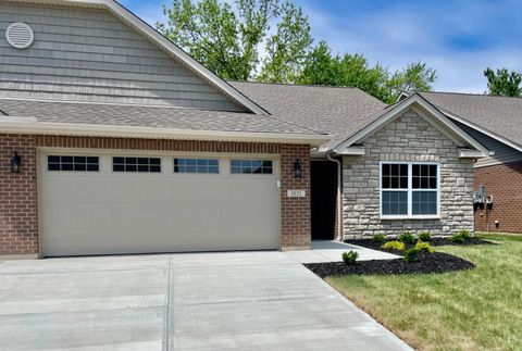Photo of 1021 Horseshoe Falls Drive, Lebanon, OH 45036 (MLS # 1878315)
