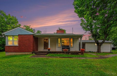 Photo of 538 Roebling Road, Cincinnati, OH 45238 (MLS # 1875980)