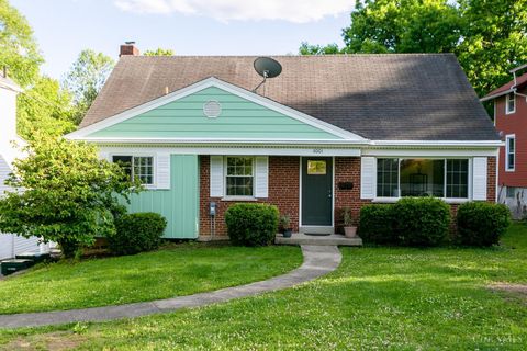 Photo of 6001 Wayside Avenue, Cincinnati, OH 45230 (MLS # 1879289)