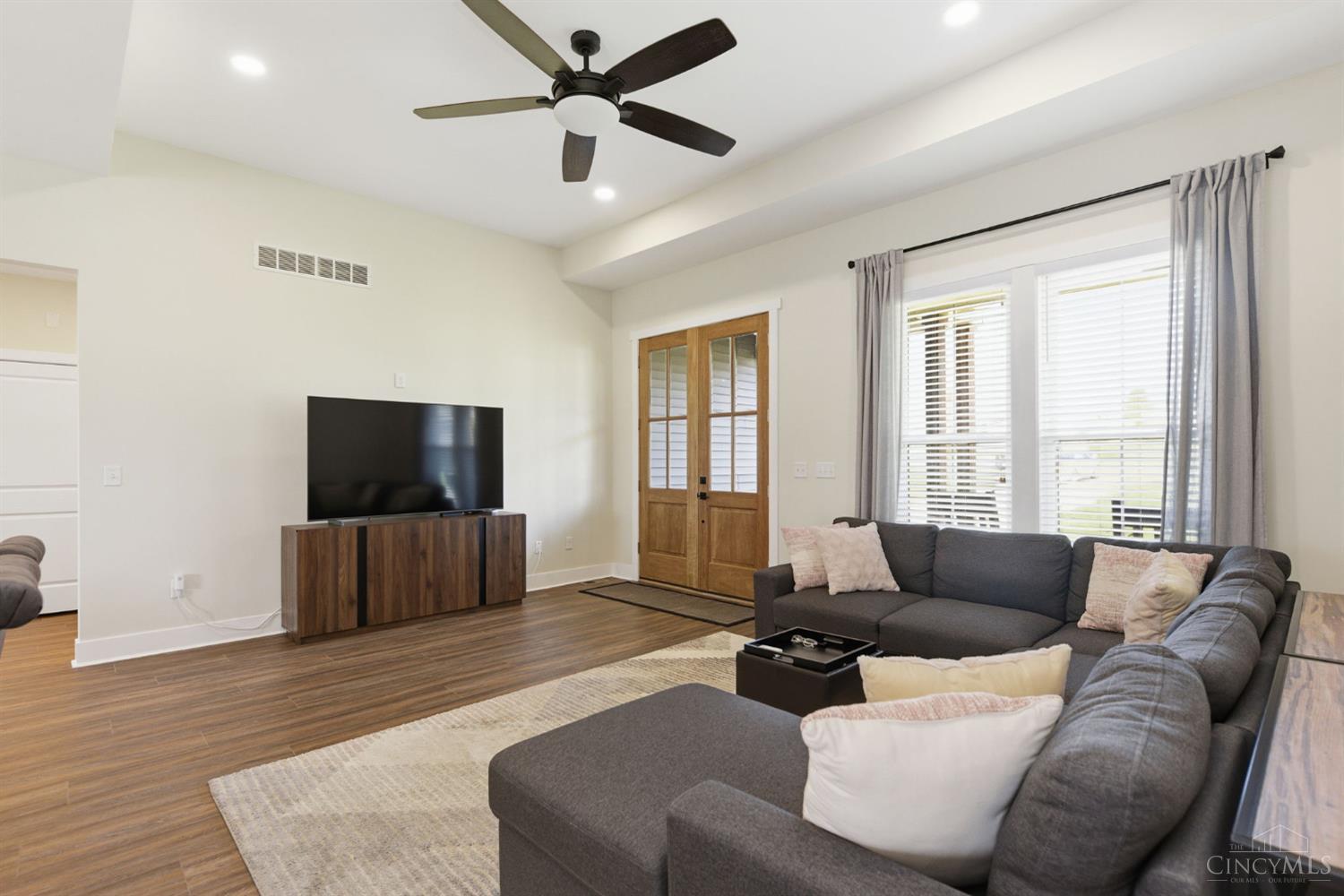 6520 Sleepy Hollow Parkway