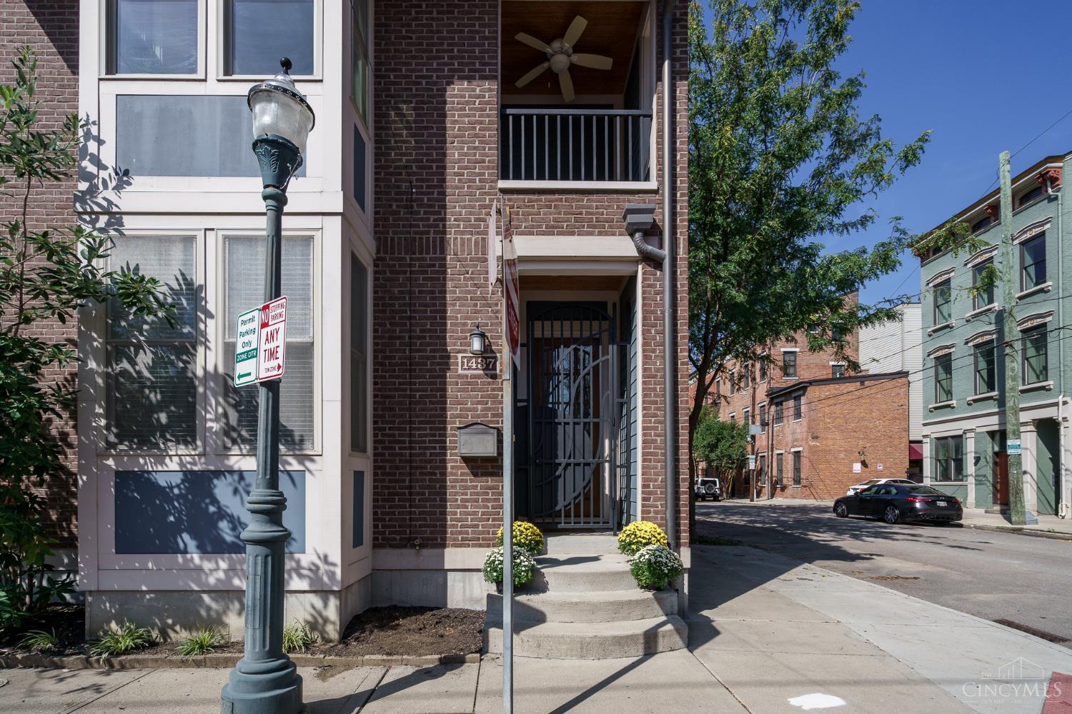 1437 Pleasant Street
