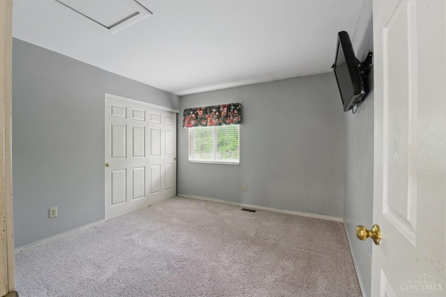 8353 Ridgevalley Court, Colerain Twp, Ohio image 15