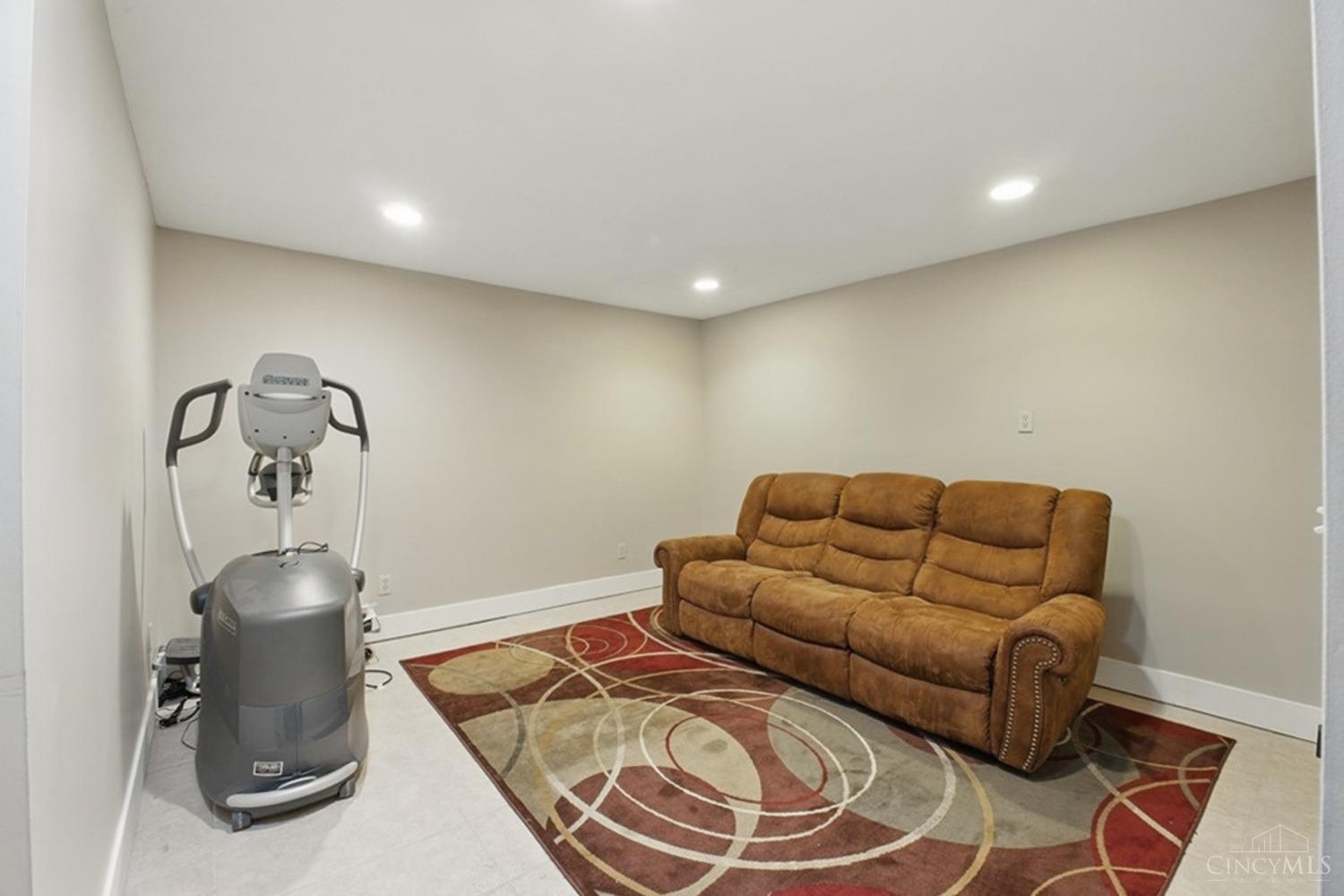 8353 Ridgevalley Court, Colerain Twp, Ohio image 27