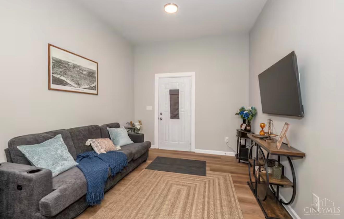 887 Lexington Avenue