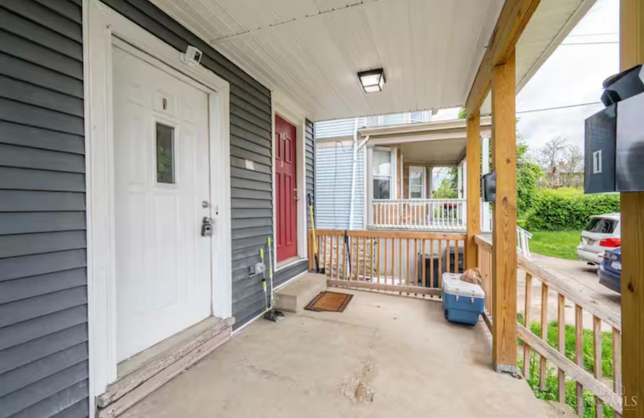 887 Lexington Avenue