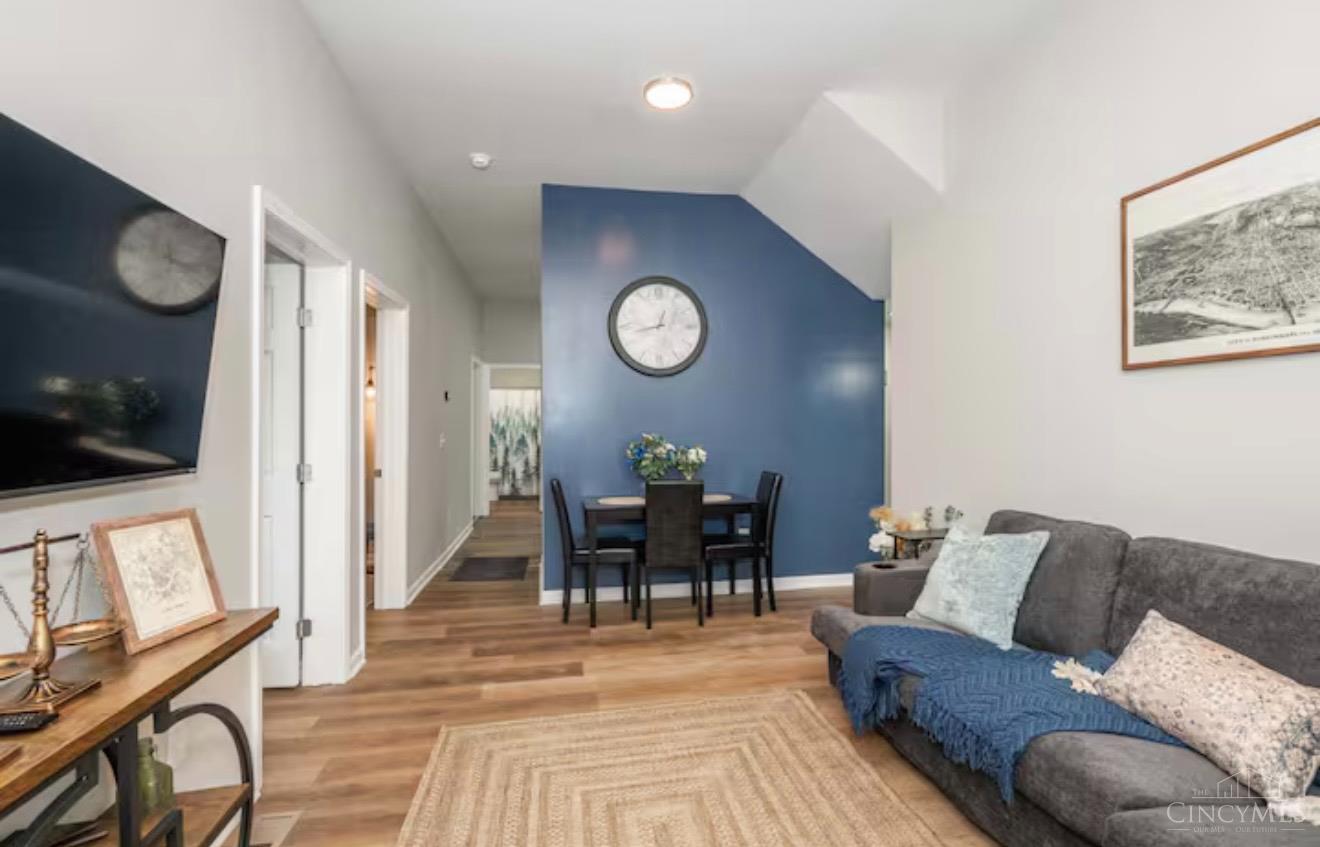 887 Lexington Avenue