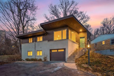 Photo of 870 Lafayette Avenue, Cincinnati, OH 45220 (MLS # 1866942)