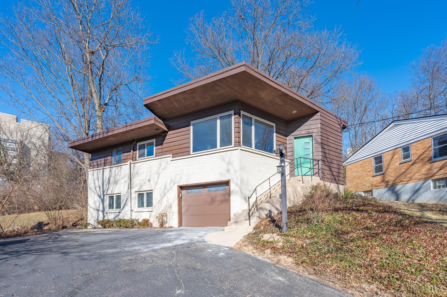 870 Lafayette Avenue