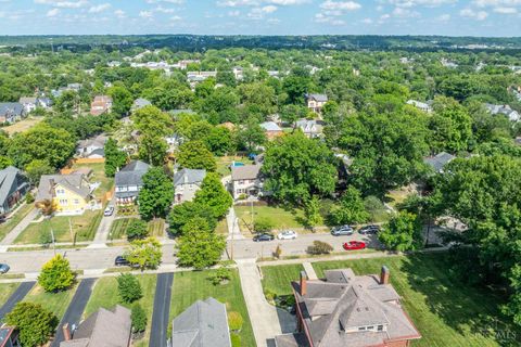 Single Family Residence in Wyoming OH 746 Stout Avenue 2.jpg