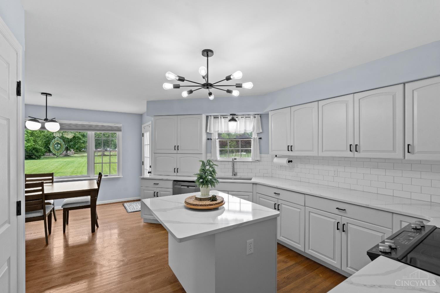 Picture for the property 1890072, 4 beds, 3 baths