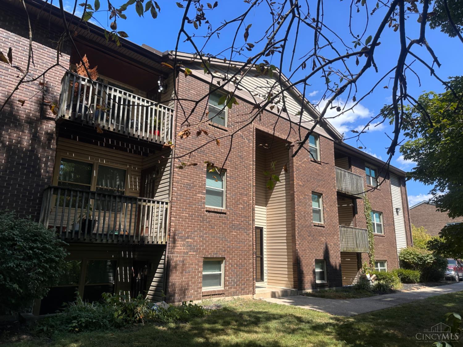 715 W Chestnut Street