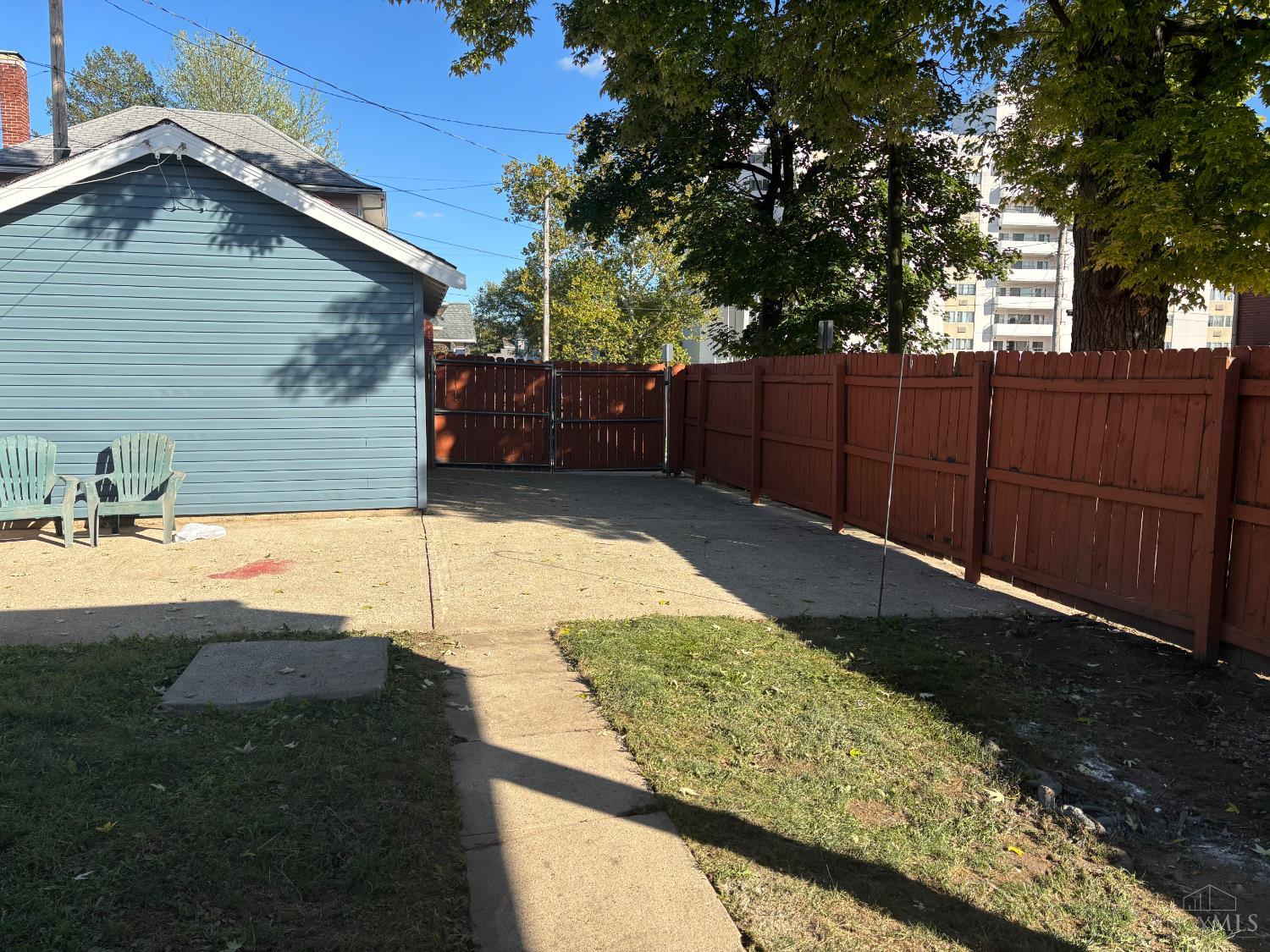 2052 Pleasant Avenue