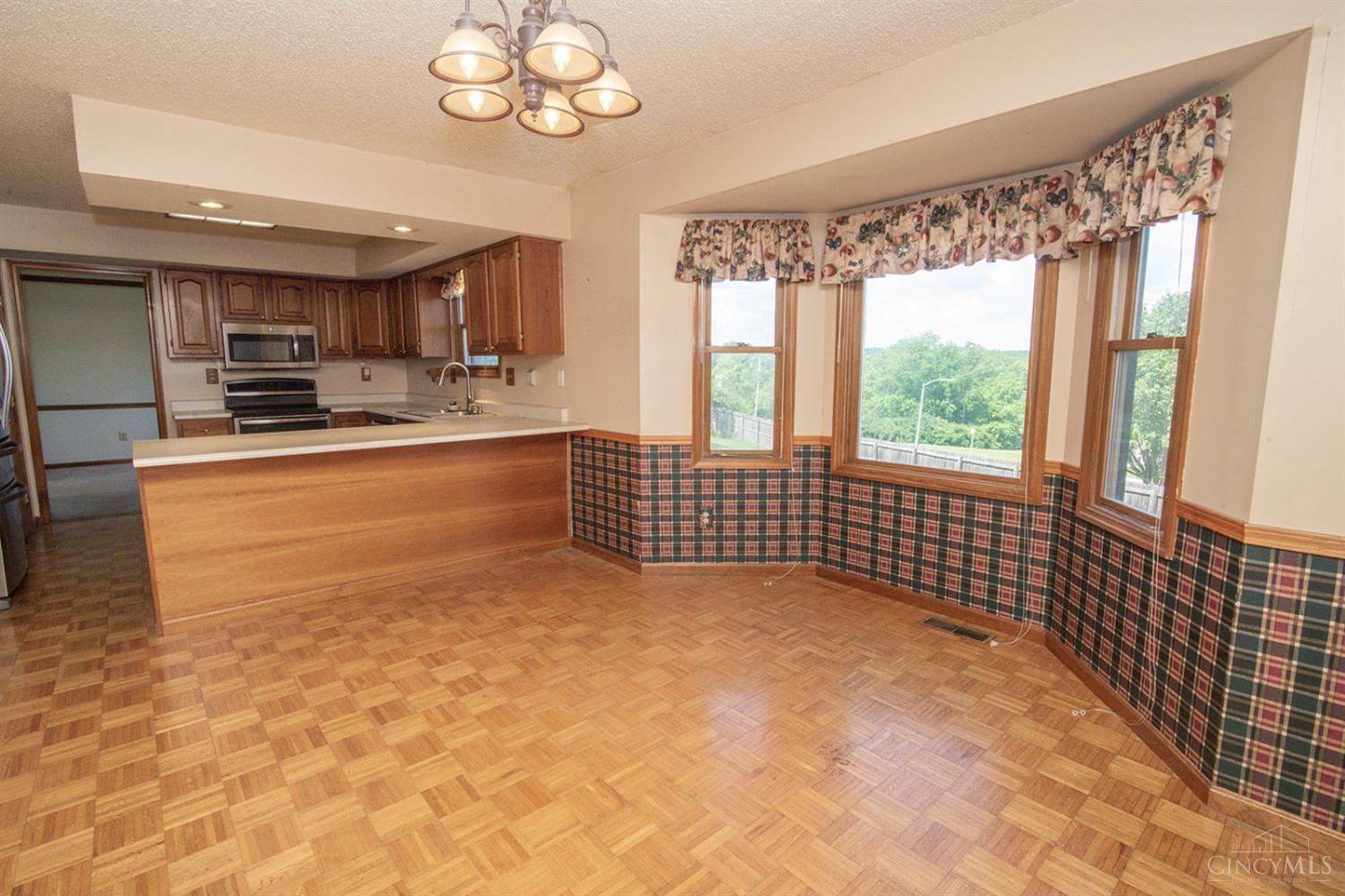 352 Palm Springs Drive, Fairfield, Ohio image 16