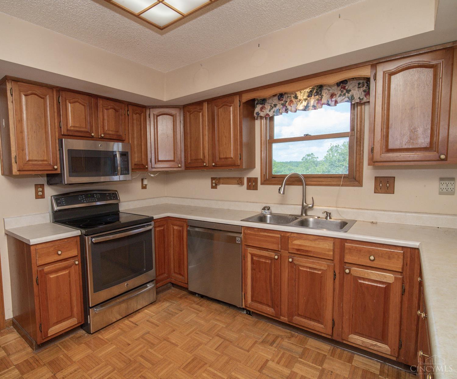 352 Palm Springs Drive, Fairfield, Ohio image 11