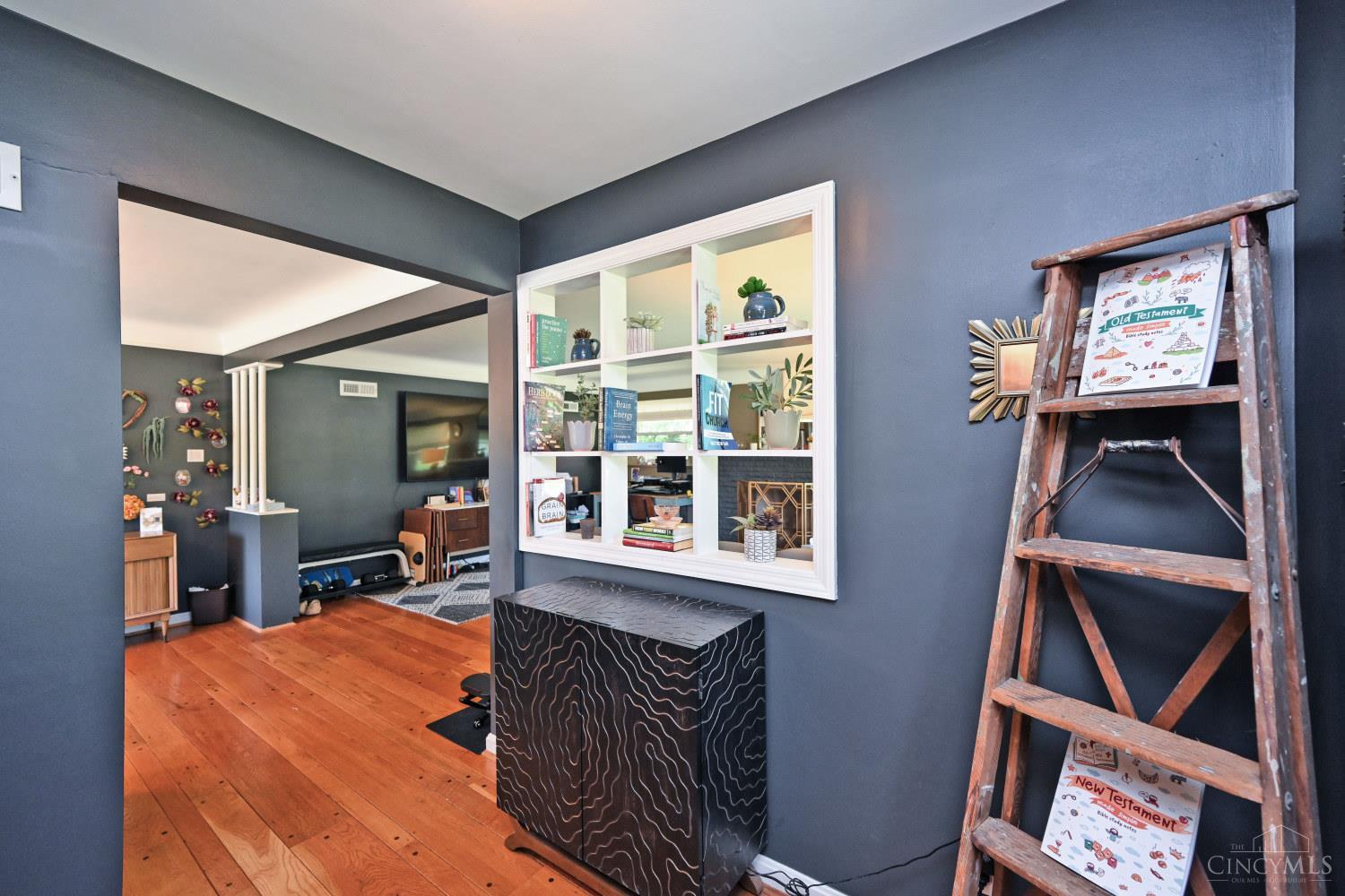 6941 Rosemary Lane