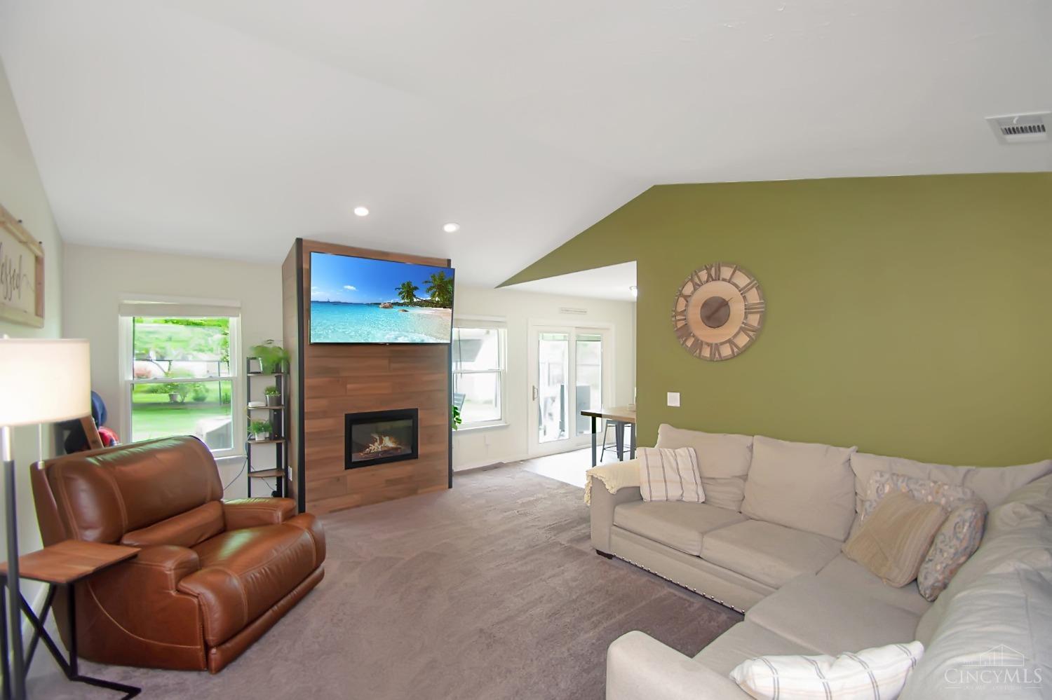 370 Woodsdale Drive, Monroe, Ohio image 2