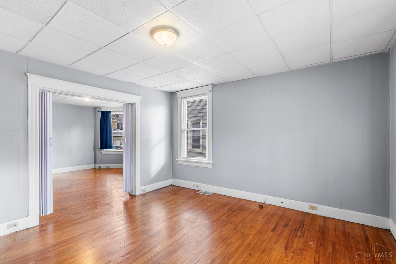 2432 Robertson Avenue