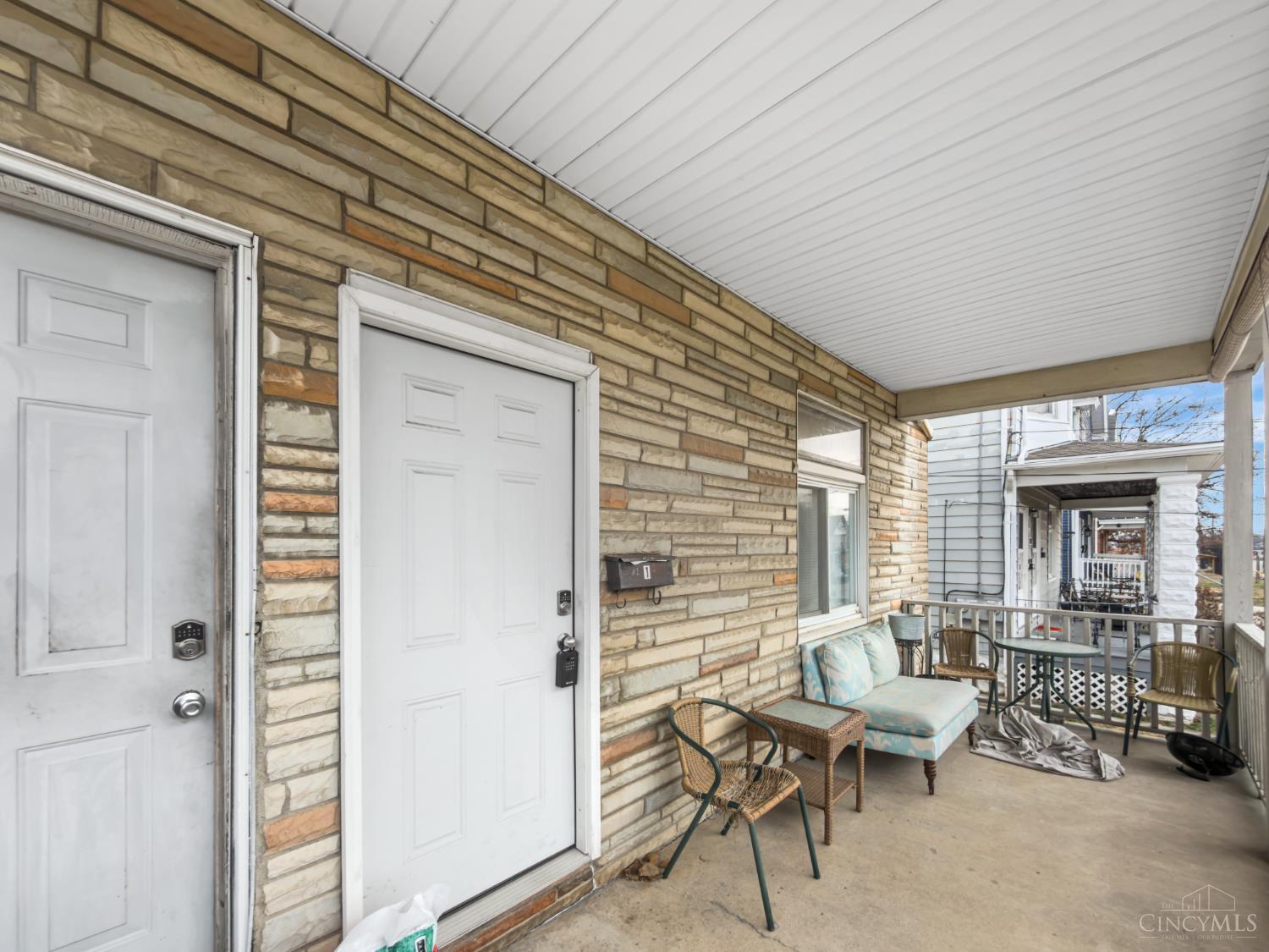 2432 Robertson Avenue