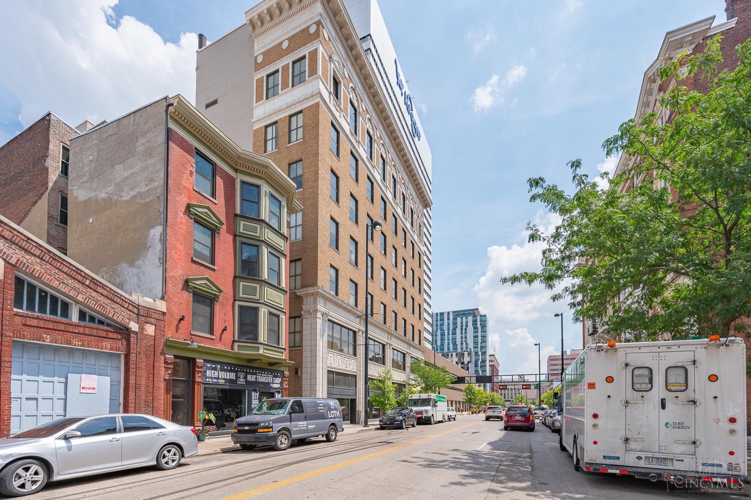 12 W Court Street
