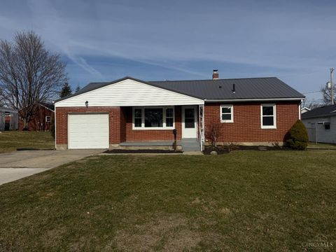 Photo of 570 Fairhaven Drive, Hamilton, OH 45013 (MLS # 1867053)