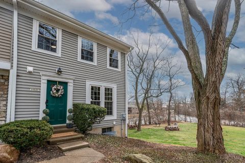 Photo of 10802 Lakehurst Court #114, Sycamore Township, OH 45242 (MLS # 1869374)