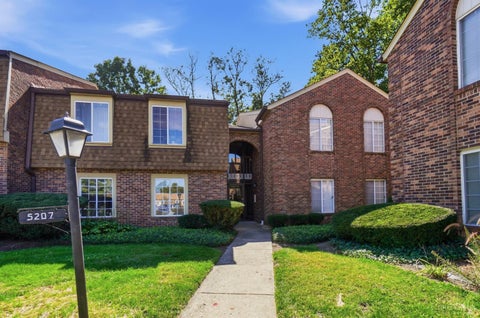 Condo For Sale - 5207 S Eaglesnest Drive #83<br/> Cincinnati, OH 45248